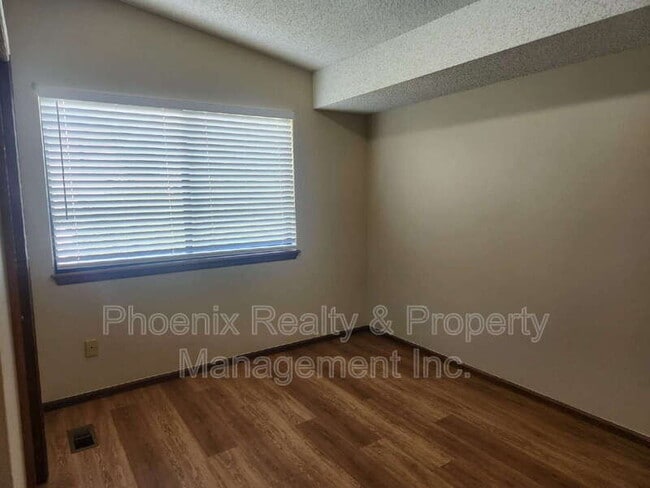 Building Photo - 146 Lois Dr