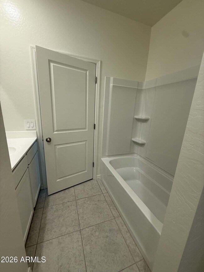 Building Photo - 2073 Driftwood Dr