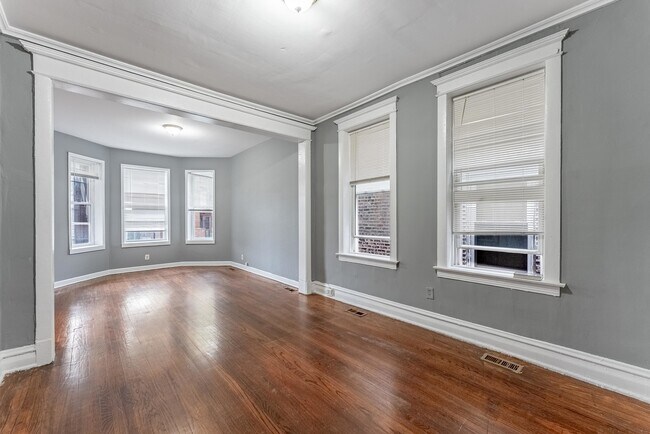 Building Photo - 1426 S Avers Ave