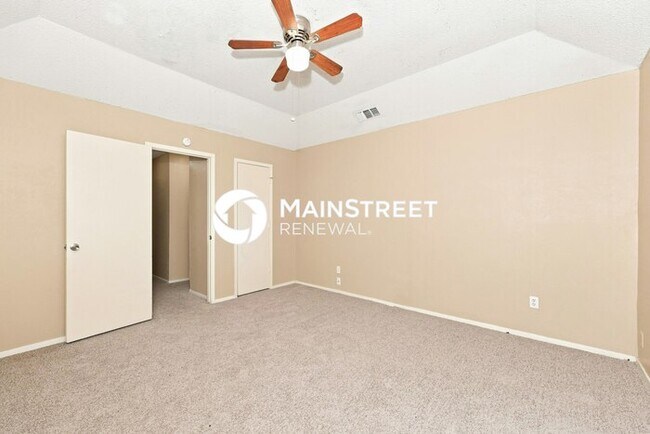 Building Photo - 3 Bedroom Pet-Friendly Home in Grand Prairie, TX with Main Street Renewal