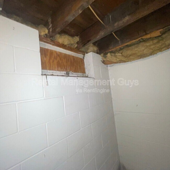 Building Photo - 3319 Longfellow Ave