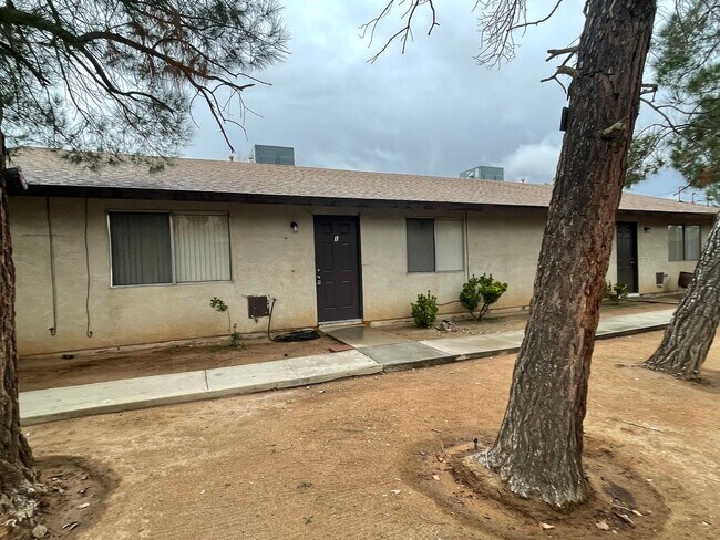 Building Photo - APPLE VALLEY- REFURBISHED 2 BEDROOM , 2 BATHROOM APARTMENT