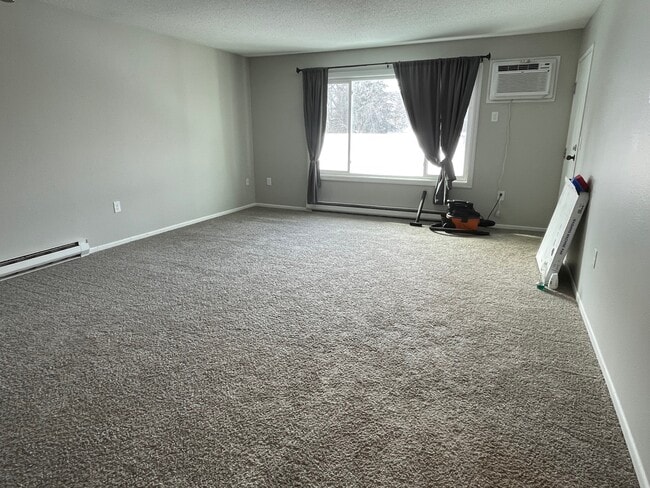 Building Photo - 760 W Village Rd