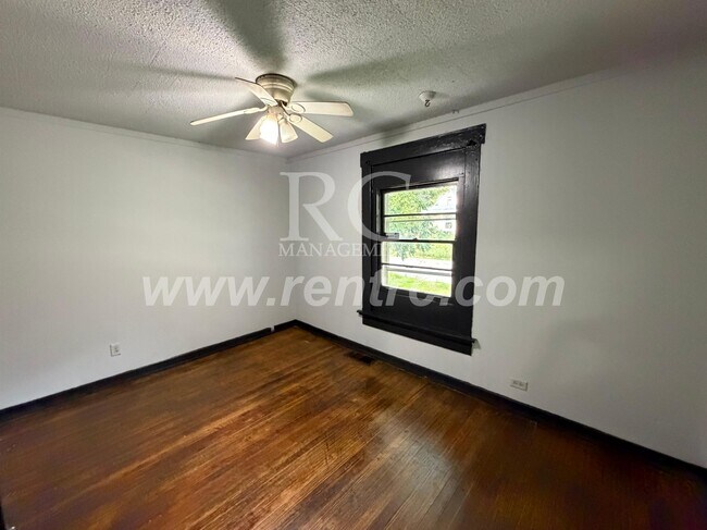 Building Photo - 18 Iowa-