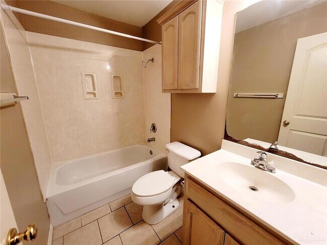 Building Photo - 2402 Tahiti Dr