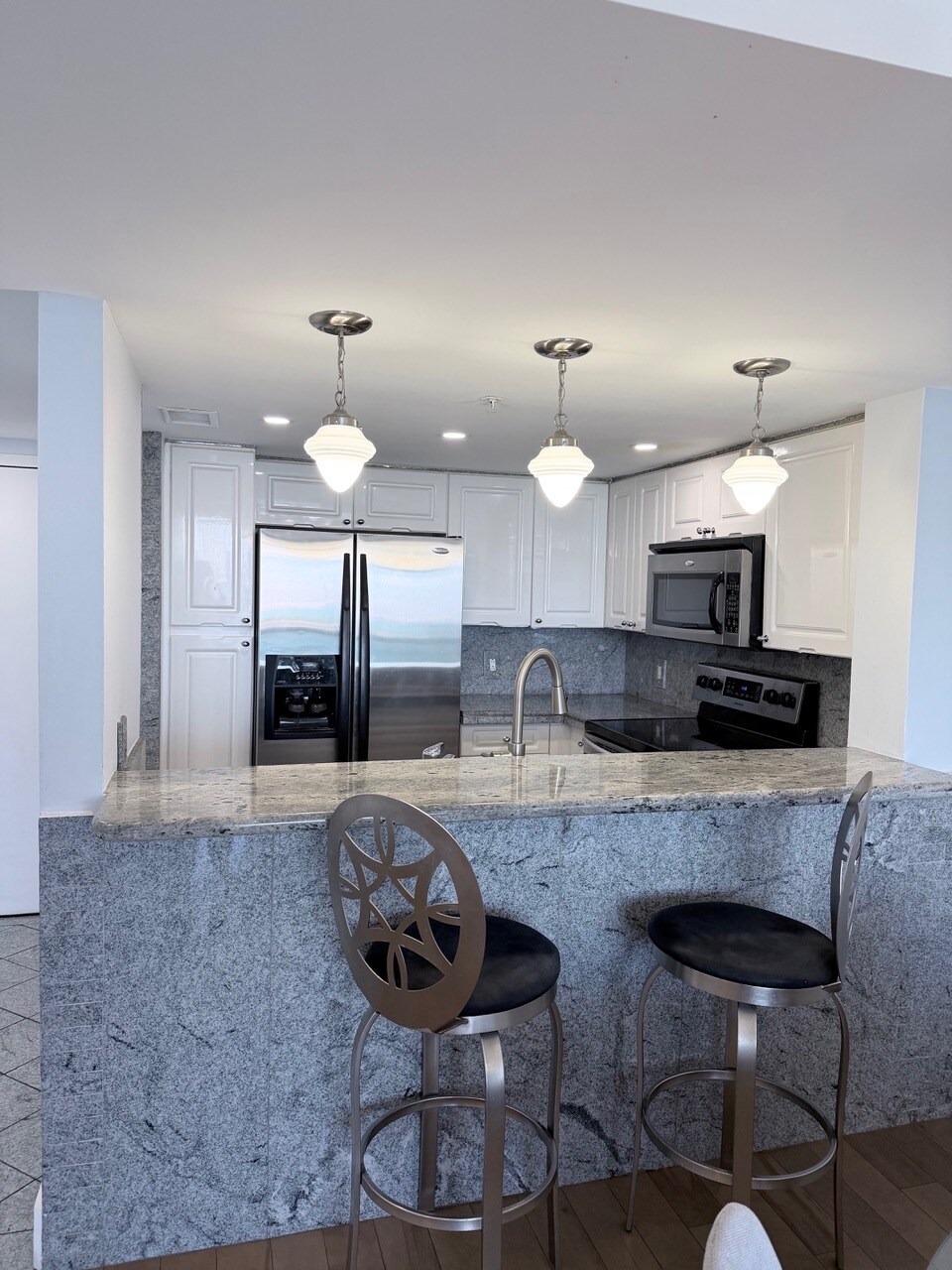 Building Photo - 1900 Purdy Ave