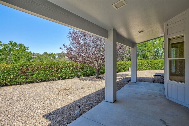 Building Photo - 3 Bedroom, 2 Bath, 2 Car Garage For Rent in Prescott!