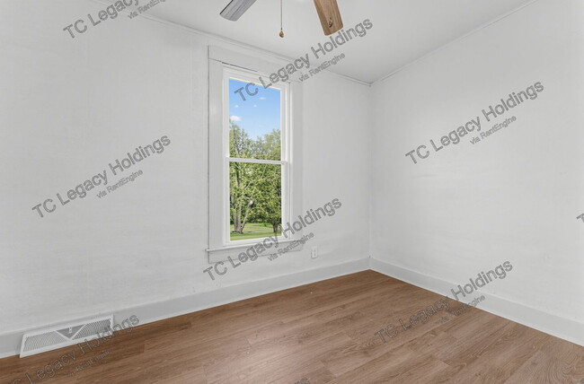 Building Photo - 125 Thorn St