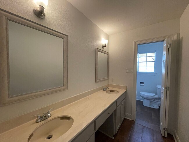Building Photo - Charming Three Bedroom Home In Shenandoah Neighborhood