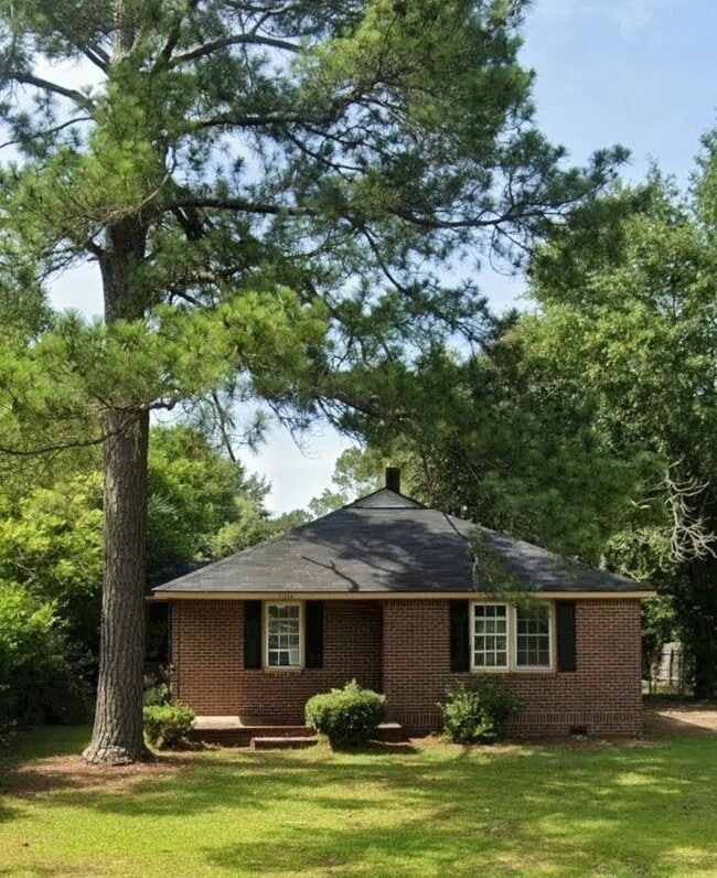 Building Photo - 1702 W Lincoln Ave