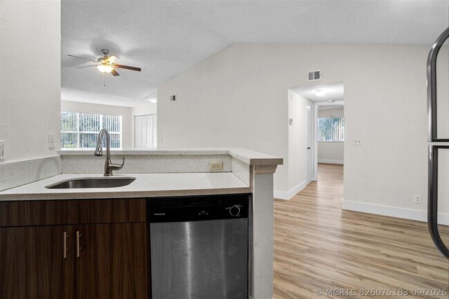Building Photo - 12730 Vista Isles Dr