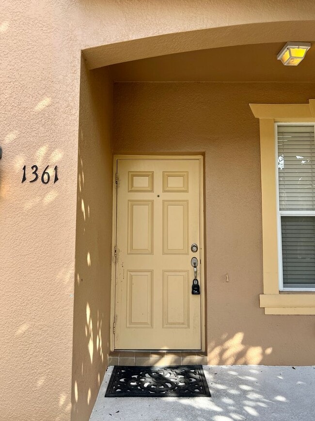 Building Photo - Townhome For Rent