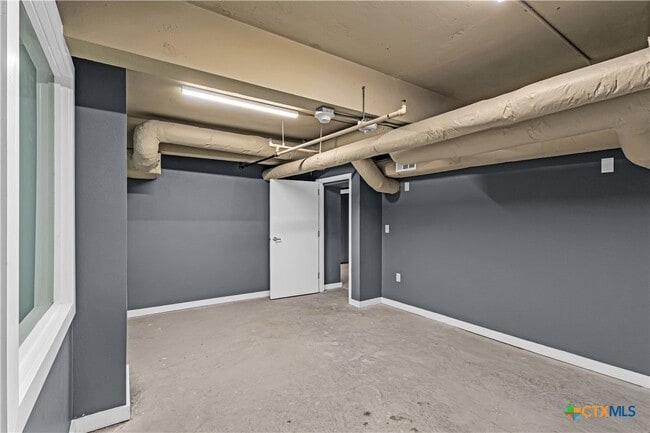 Building Photo - 103 E Central Ave