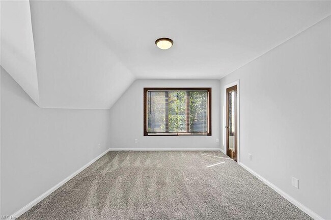 Building Photo - GORGEOUS Cleveland Hts Single Family - Ava...
