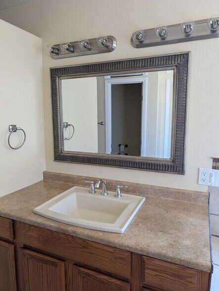 Building Photo - 17980 Manitou Dr
