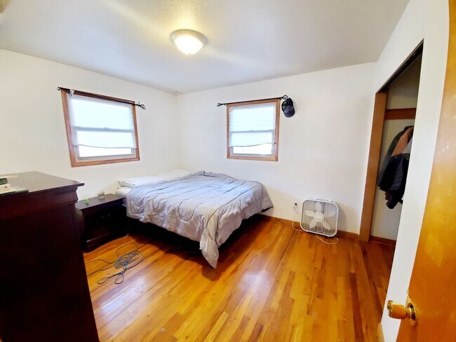 Building Photo - 910 Bungalow Ct