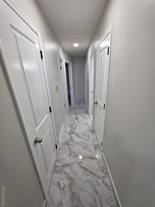 Building Photo - 7249 Silvery Ln