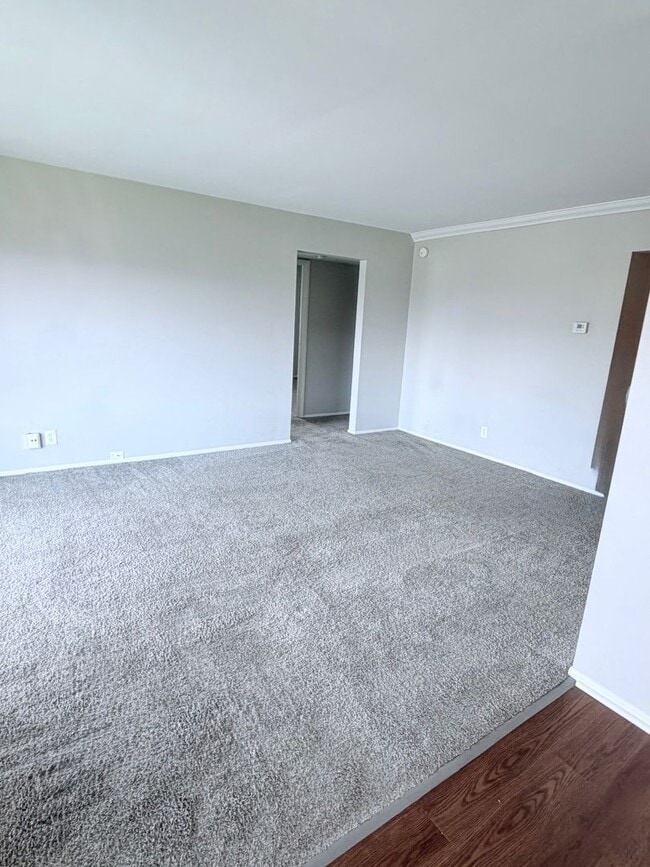 Building Photo - 925 Heritage Ct
