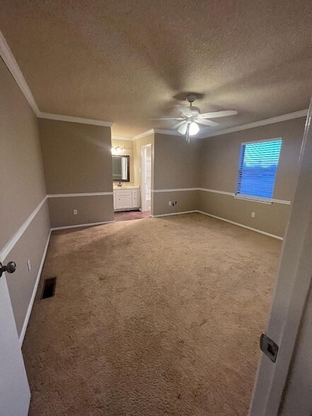 Building Photo - 8639 Knoxville Dr