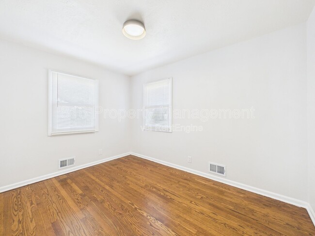 Building Photo - 4730 Richmond Ave