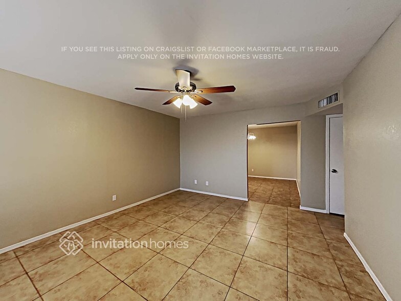 Building Photo - 700 E Quail Ave