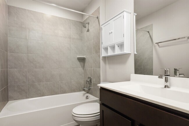 Building Photo - 2612 Golden Palms Ln