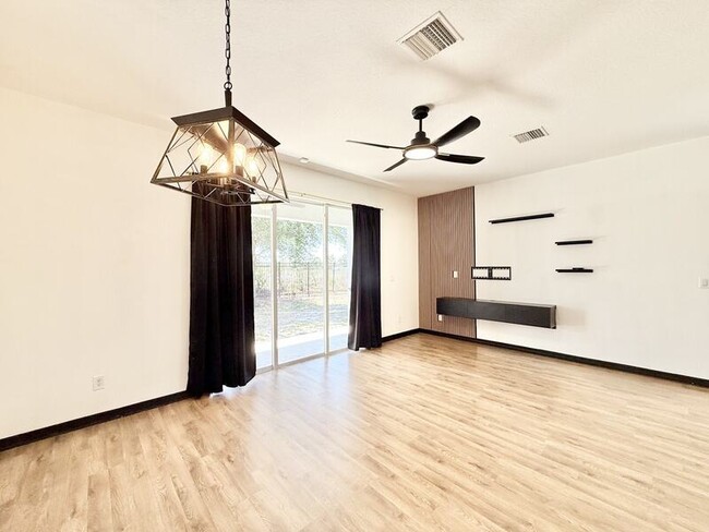 Building Photo - 4978 White Sanderling Ct