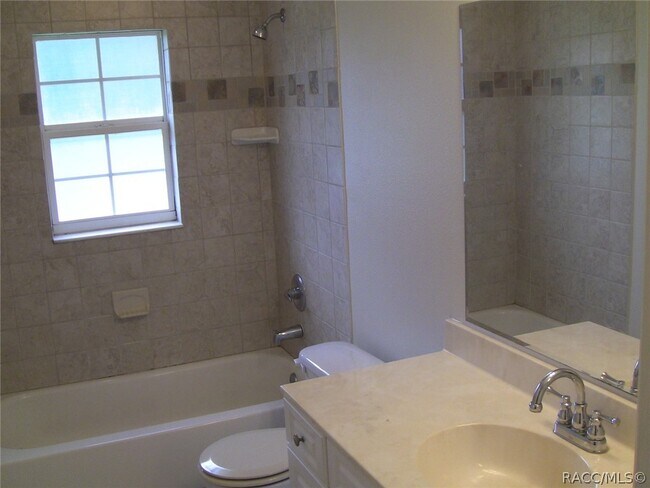 Building Photo - 2507 W Oakland Ln