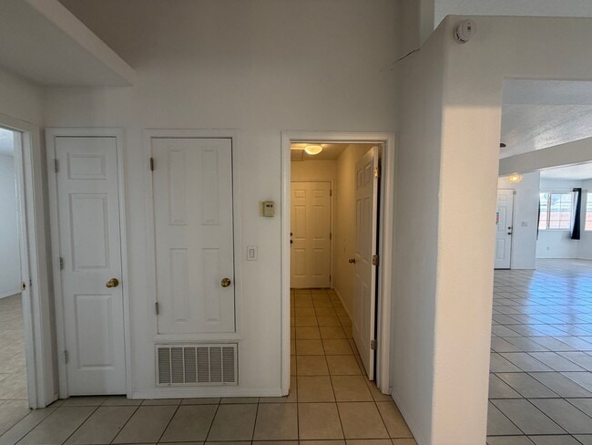 Building Photo - 1405 Secret Valley Dr SW