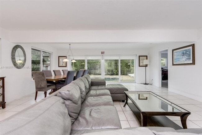 Building Photo - 906 N 13th Ave