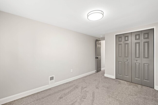 Building Photo - Stunning 2 bedroom home in North Side available Feb 1!