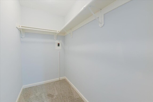 Building Photo - 2563 Roseview Pl