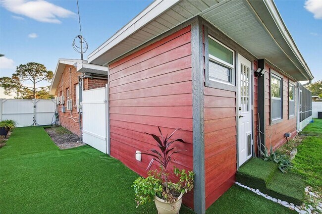 Building Photo - 11761 80th Ave