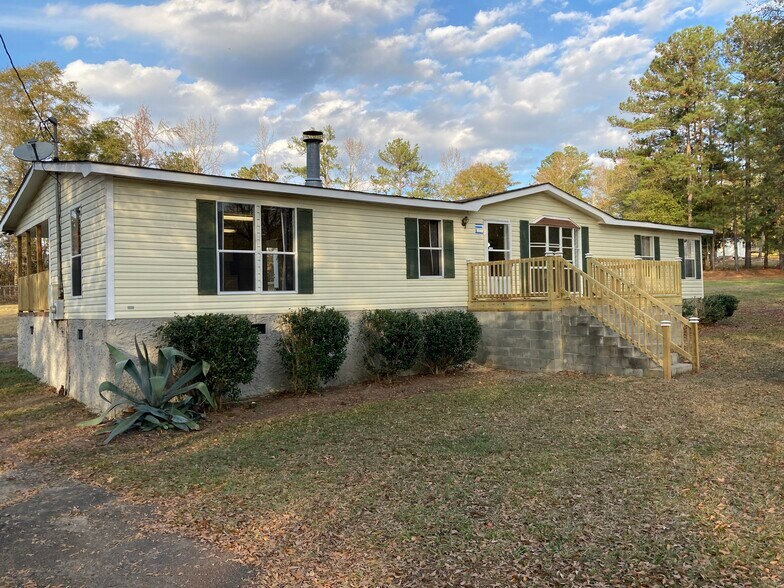 Primary Photo - 152 Valentine Rd NE