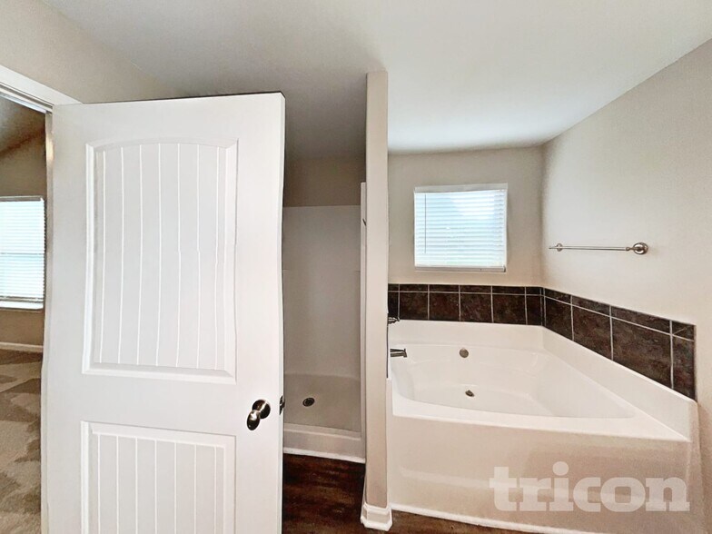 Building Photo - 120 Leland Ln