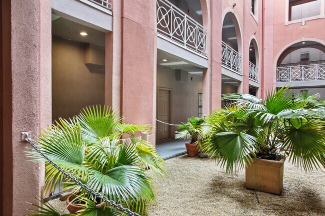 Courtyard - 760 Magazine St