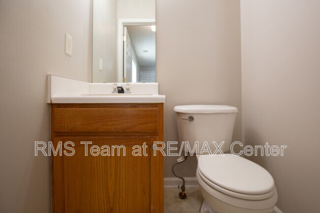 Building Photo - 2284 Oakland Spring Dr