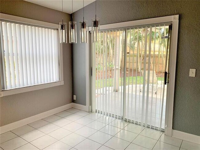 Building Photo - 4030 Laurelwood Ln