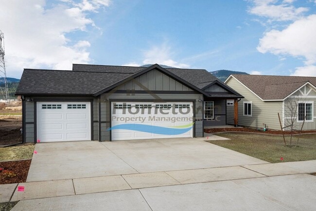 Building Photo - 3-Bedroom, 2-Bathroom Home with 3-Car Gara...