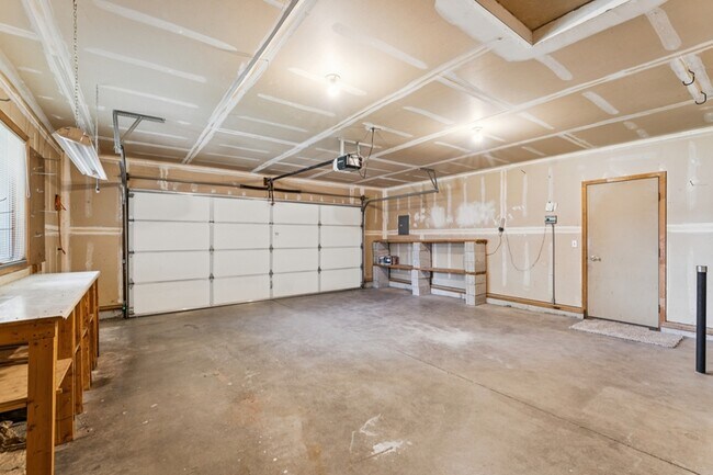 Building Photo - 5360 N Noble Fir Ave