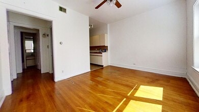 Building Photo - Top Floor Sheridan Park Studio