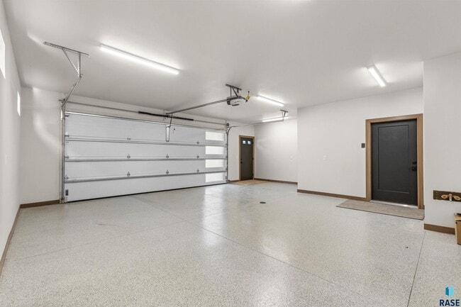 Building Photo - 2807 S Terry Ave