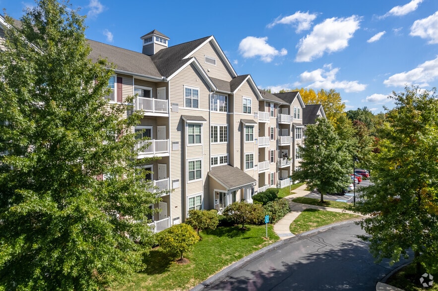 Building Photo - Seven Springs