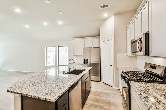 Building Photo - 558 Sand Branch Dr