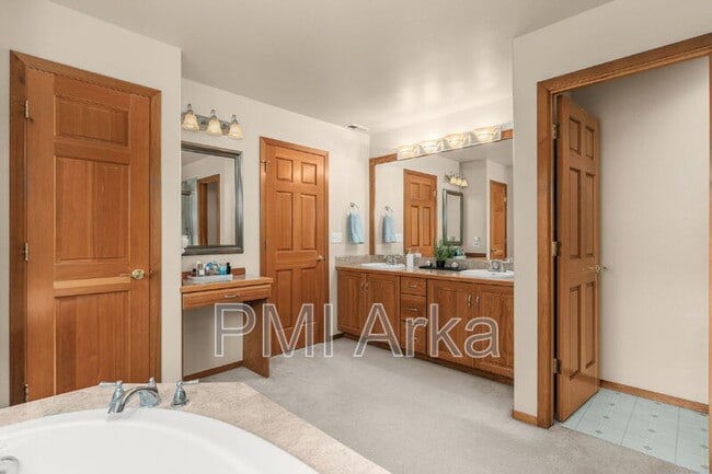 Building Photo - 19703 SE 128th Way