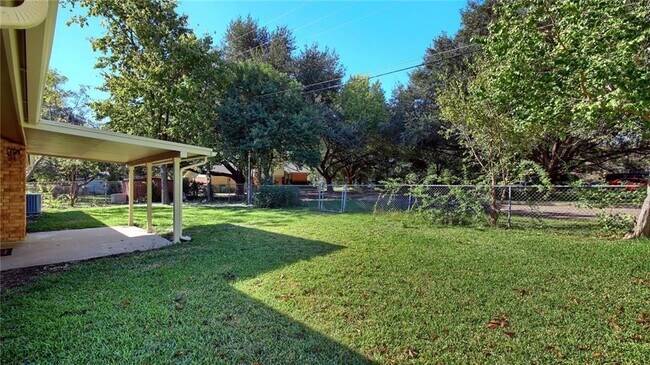 Building Photo - 1609 Castlewood Ct