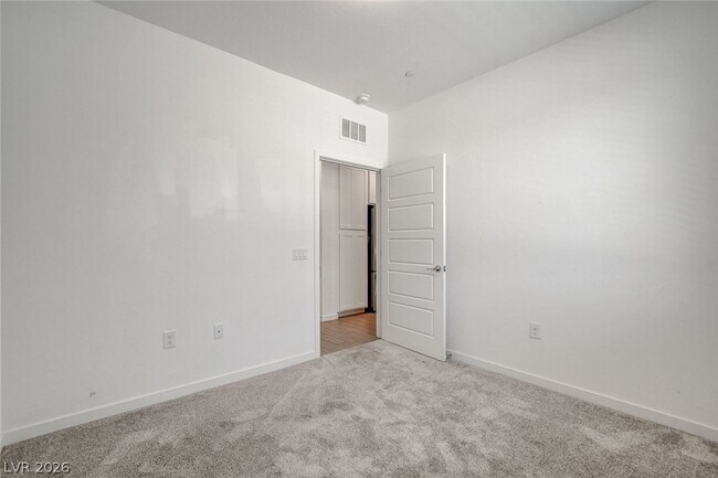 Building Photo - 5730 Sky Pointe Dr