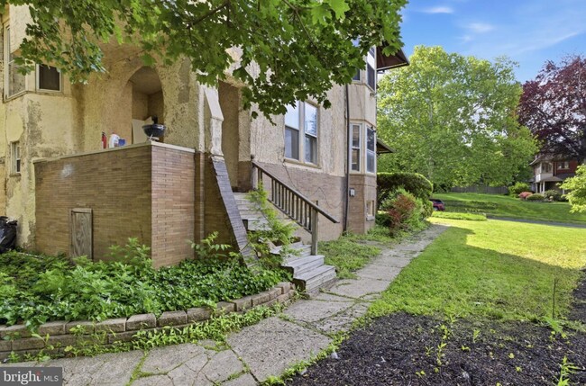 Building Photo - 5939 Drexel Rd