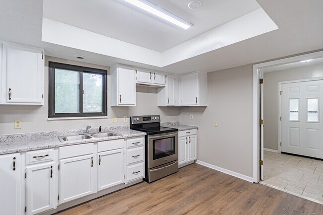 Building Photo - 13103 Lillian St