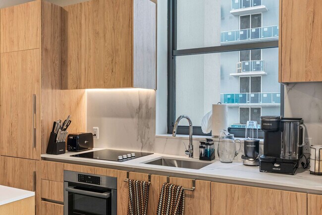 Building Photo - 11 NE 6th St